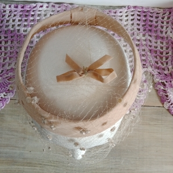 1950s Vintage Bumper with Netting Beige Hat - Picture 2 of 7